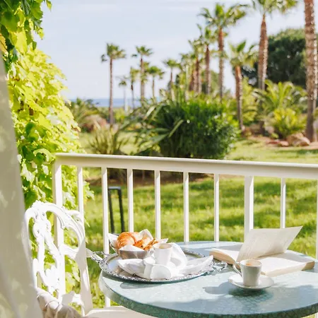 Corsica & Serena 5* كالفي