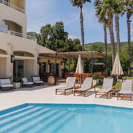Corsica & Serena Szálloda 5*