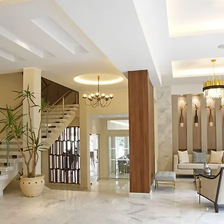 Corsica & Serena Hotell 5*