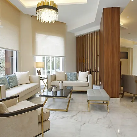 Corsica & Serena Hotell 5*