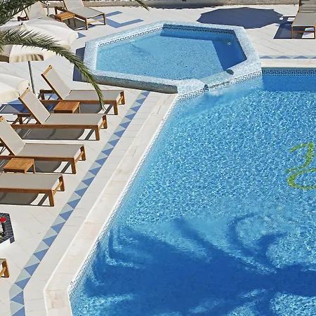 Corsica & Serena Hotel