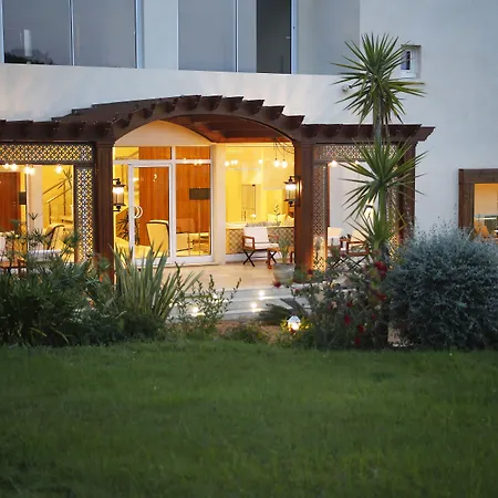 Corsica & Serena Hotell 5*