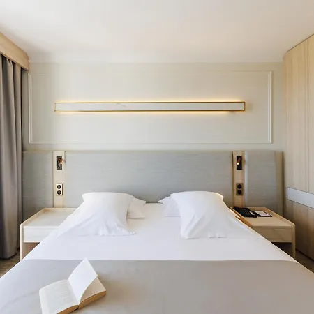 Szálloda Corsica & Serena 5*