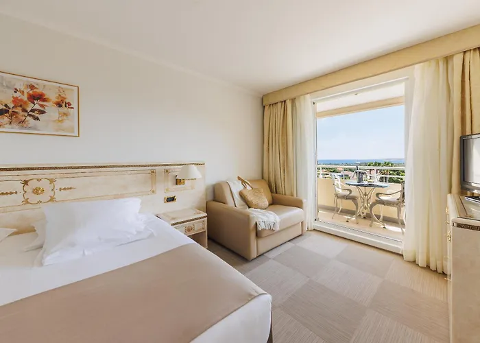 Hotel Corsica & Serena Calvi (Corsica)