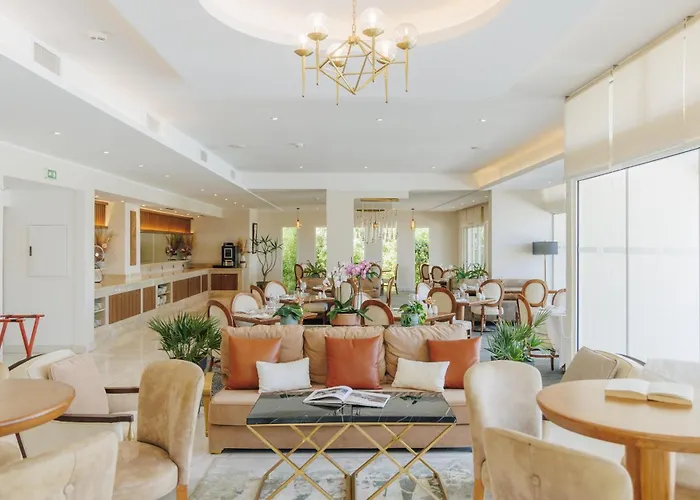 Corsica & Serena Hotel